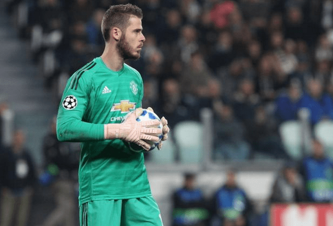  帕德博恩门将屡献神扑，力保球门不失全身而退获赞誉