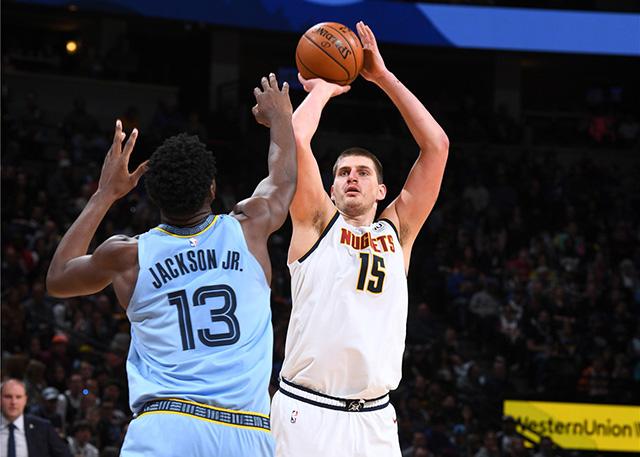  约基奇全能表现主宰内线，掘金轻取马刺巩固榜首位置